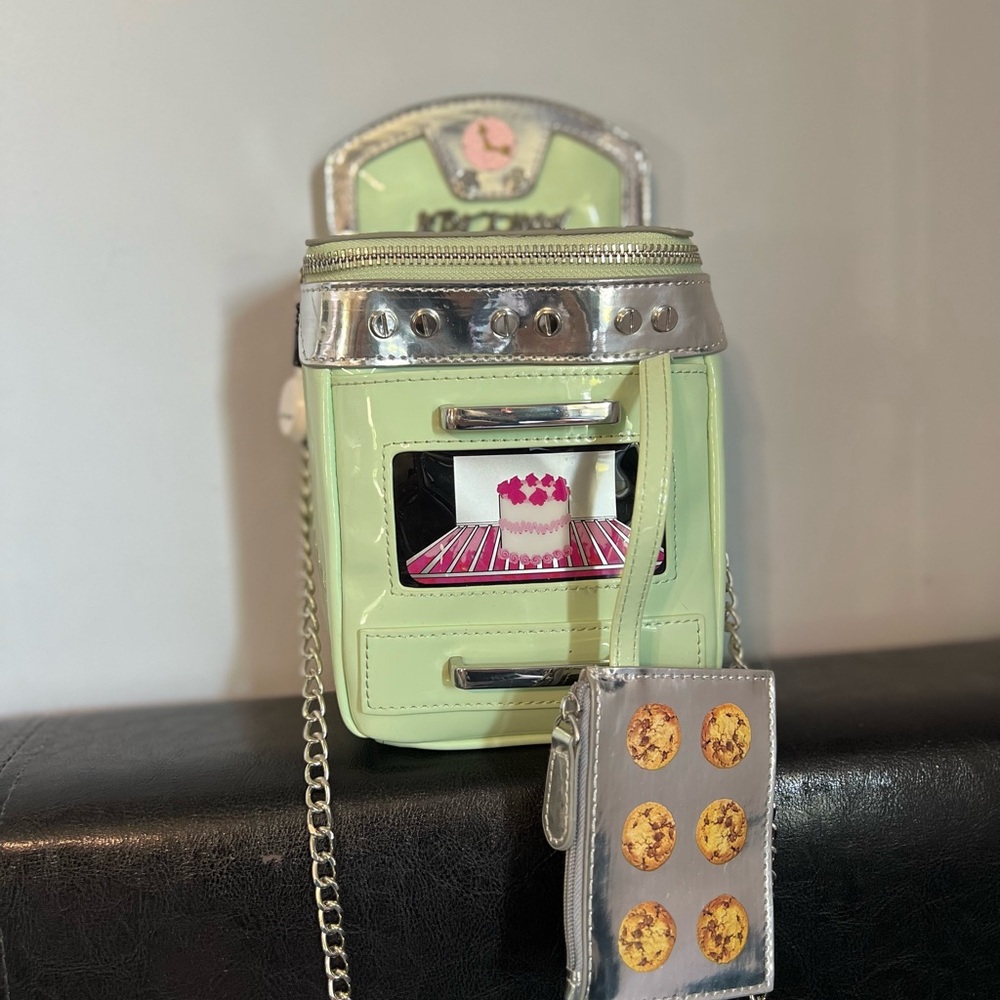 Betsey Johnson Kitsch Bake It Like Betsey Oven Crossbody Bag